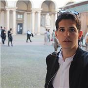 Studente universitario offresi per aiuto compiti